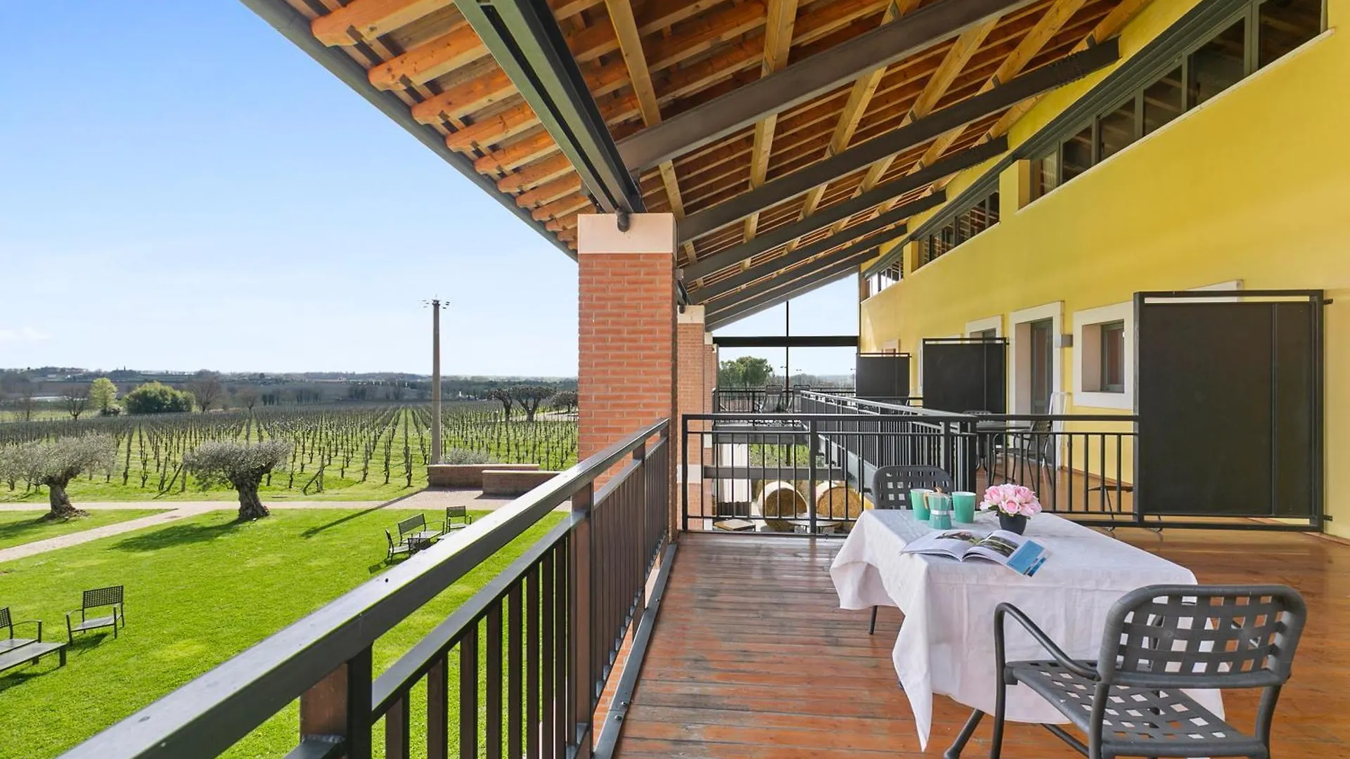 Κατάλυμα σε φάρμα Almavite Wine Resort With Pool - Happy Rentals Ντεζεντσάνο ντελ Γκάρντα