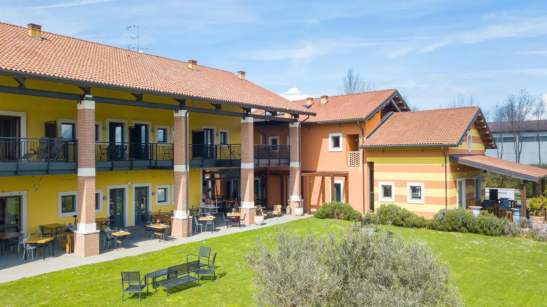 Κατάλυμα σε φάρμα Almavite Wine Resort With Pool - Happy Rentals Ντεζεντσάνο ντελ Γκάρντα